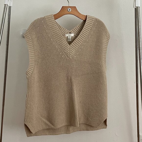 H&M BEIGE/NUDE OVERSIZED KNIT V-NECK SWEATER VEST SMALL - Picture 1 of 4